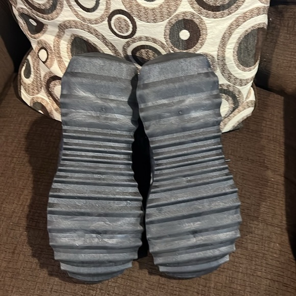 Gray and Black High-Top Hikers - Picture 7 of 8